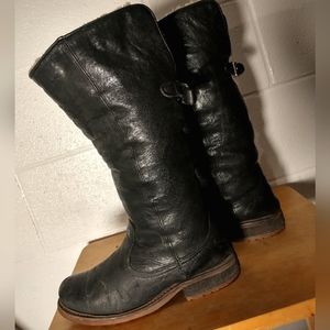 Frye men's winter boots with warm inside and solid sole (damage on the leather)